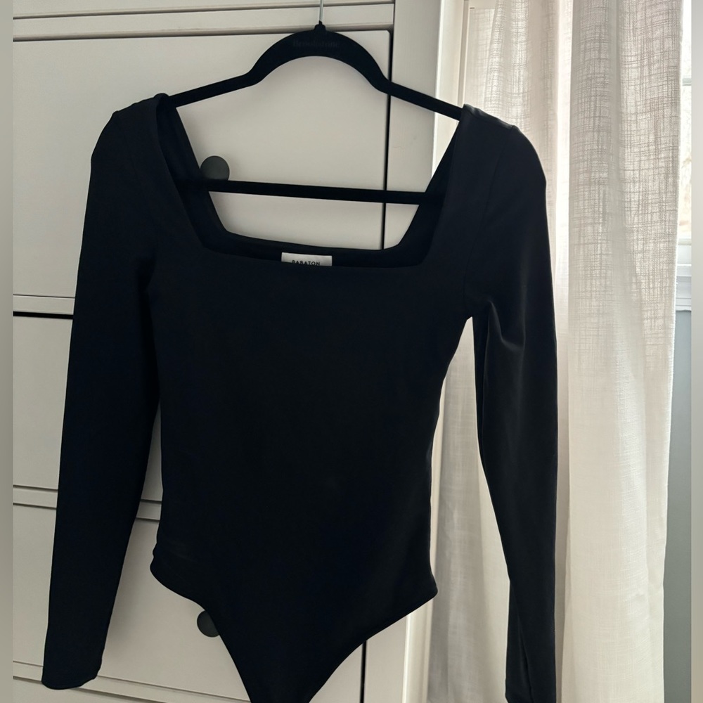 Aritzia Babaton Contour long sleeve square neck bodysuit